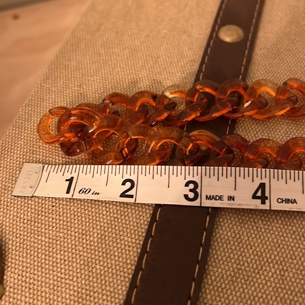Acrylic light weight chain link brown necklace - Picture 3 of 6